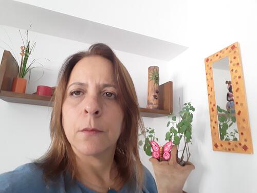 Blumenfarb, Laura